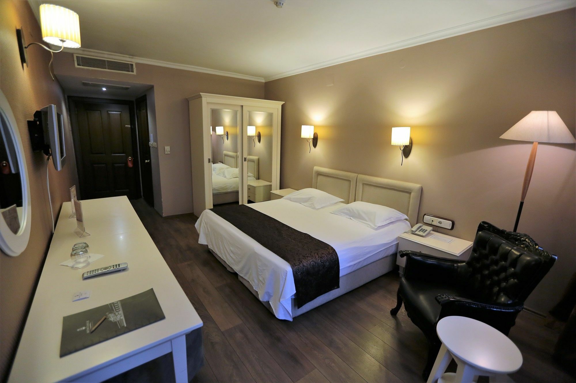 Montania Town Hotel Mudanya Exterior photo